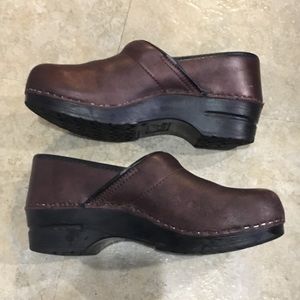 Dansko size 40 clogs